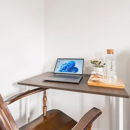 En-Suit Room With Free Dedicated Parking Manchester Ngoại thất bức ảnh