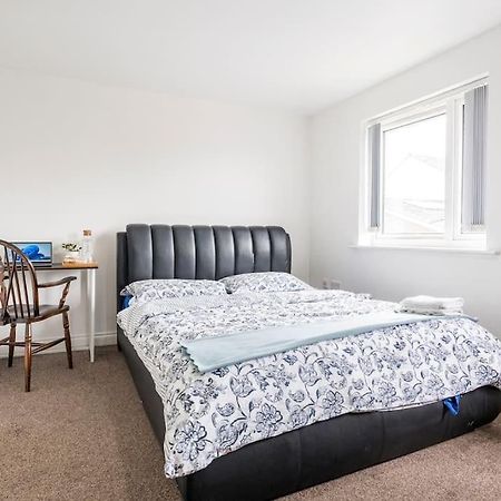 En-Suit Room With Free Dedicated Parking Manchester Ngoại thất bức ảnh