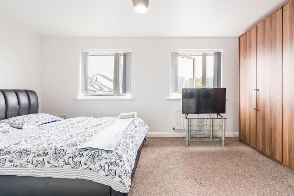 En-Suit Room With Free Dedicated Parking Manchester Ngoại thất bức ảnh
